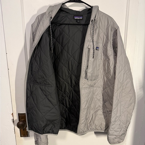 Patagonia Men's Diamond Quilted Bomber Hoodie - Light Grey - Men’s Large - Picture 2 of 5